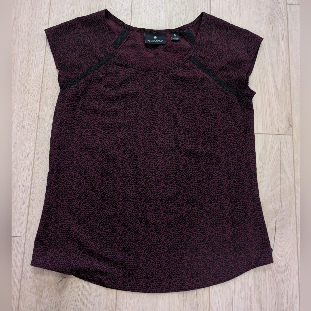 Madison & Berkeley Women's Cap Sleeve Top in Wine Leopard
